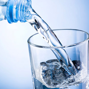 Сколько человек должен пить воды в день